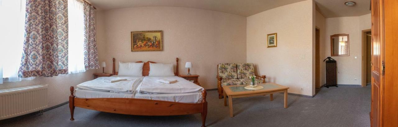 Haus Schlematal Hotel Und Restaurant Bad Schlema Dış mekan fotoğraf