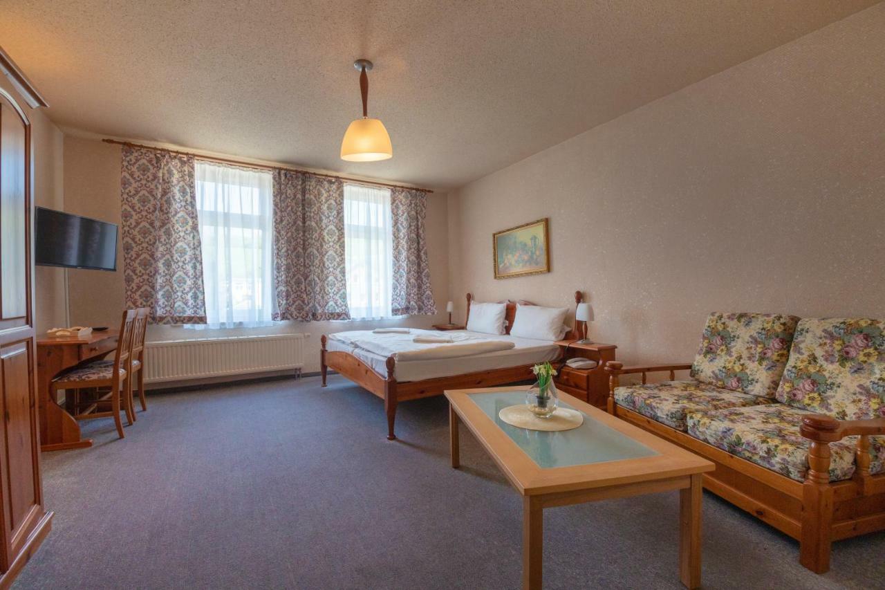 Haus Schlematal Hotel Und Restaurant Bad Schlema Dış mekan fotoğraf